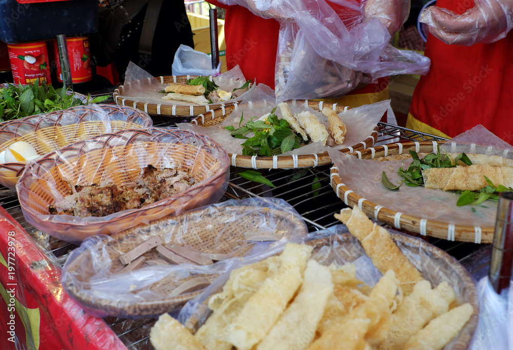 Obraz premium Vietnamese street food, rice paper rolls