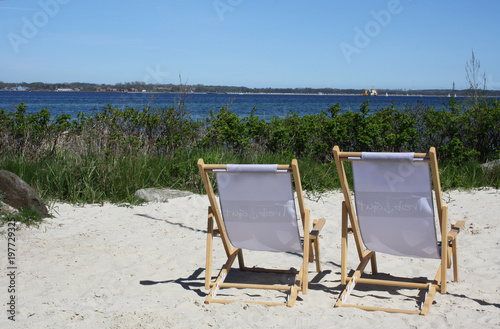 Fototapeta Naklejka Na Ścianę i Meble -  Liegestuhl in der Sonne am Strand