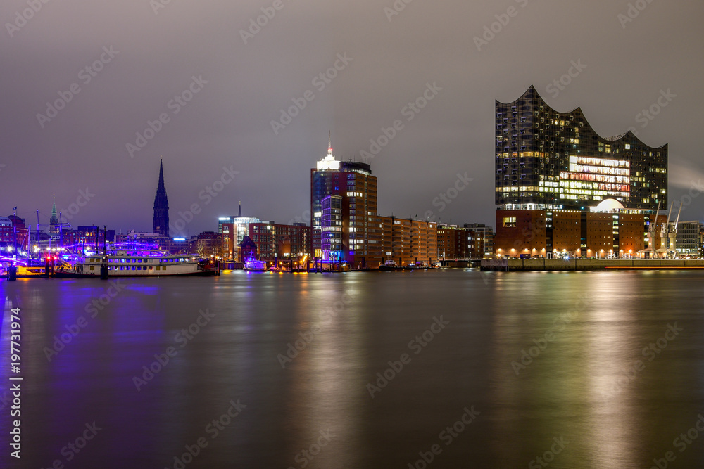 Fototapeta premium Panorama Hamburg Harbor at night