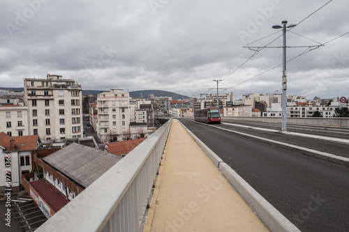 tramway sur le viaduc St Jacques Clermont-Ferrand