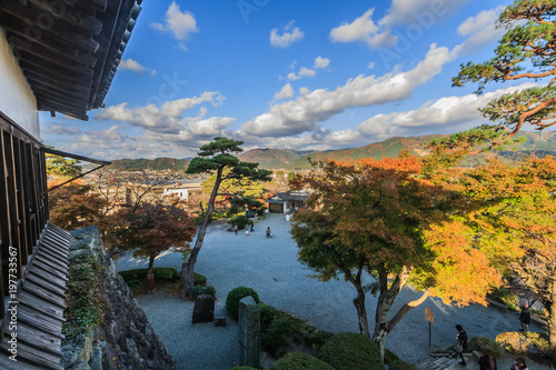 秋の丸岡城の天守からみた風景