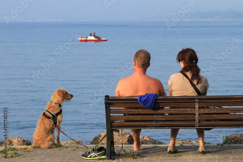 Peschiera, relax sul lago di Garda, coppia con cane