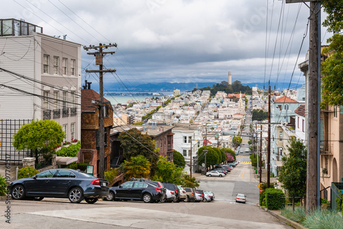 Obraz na płótnie Typical steep street in Downtown District of San Francisco California USA w salonie