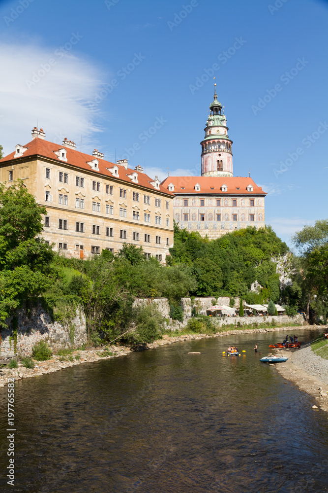 schöne Sehenswürdigkeit von der bunten Malereien der Stadt Krumau in Tschechien