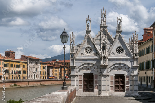 Santa Maria della Spina  beautiful Church on the banks of the Arno river in Pisa  Tuscany  Italy