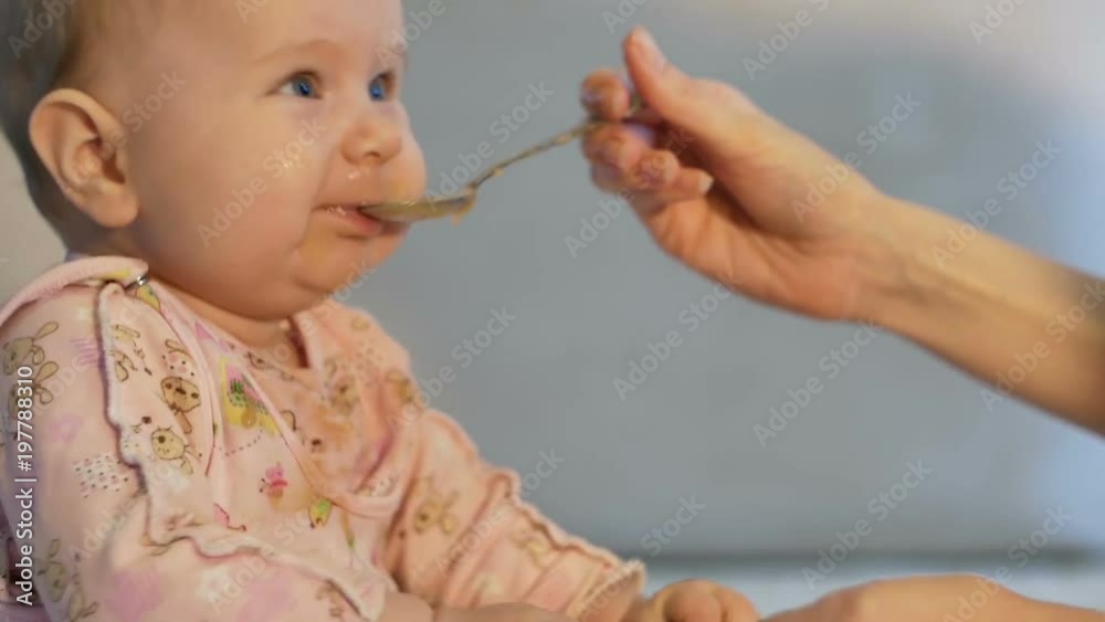 Baby eats baby food, very funny Baby eats baby food, very funny