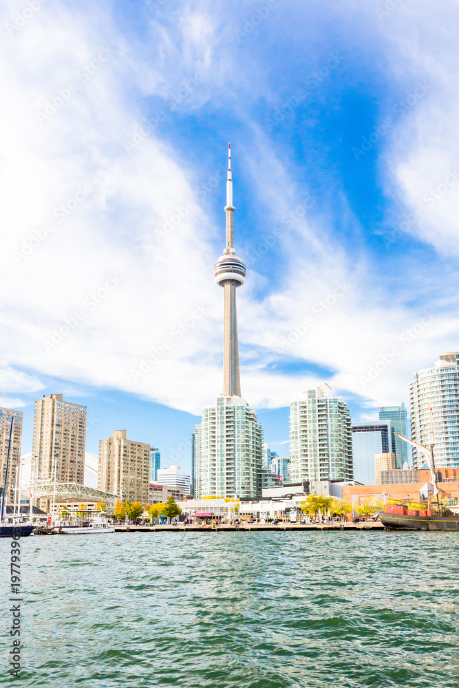 Obraz premium Toronto skyline at sunset in Ontario, Canada