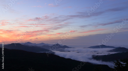 山の夜明け（鳥海山からの眺望 16：9） Dawn of the mountain (view from Mt.Chokai)