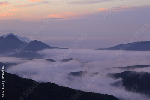 山の夜明け（鳥海山からの眺望） Dawn of the mountain (view from Mt.Chokai)