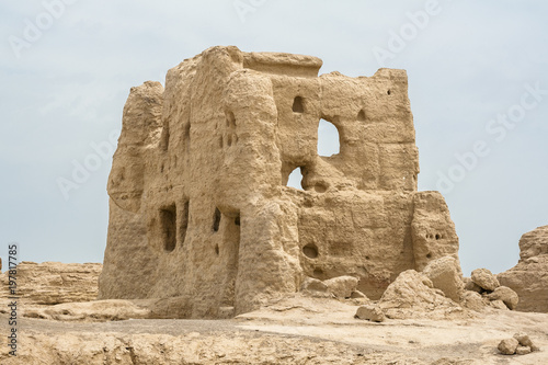 Jiaohe ruin, Turpan, Xinjiang of China, so far has been the history of 2300 years of vicissitudes of life. The ruin is the world's oldest, largest and best to protect the earth building city.