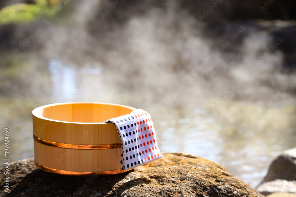 Obraz premium Ryokan kąpiel na świeżym powietrzu-onsen
