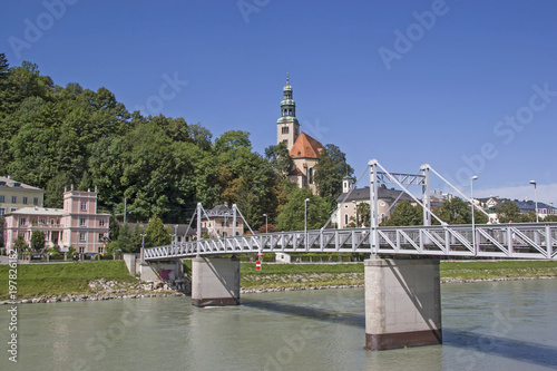 Pfarrkirche Mülln mit Salzachbrücke in Salzburg
