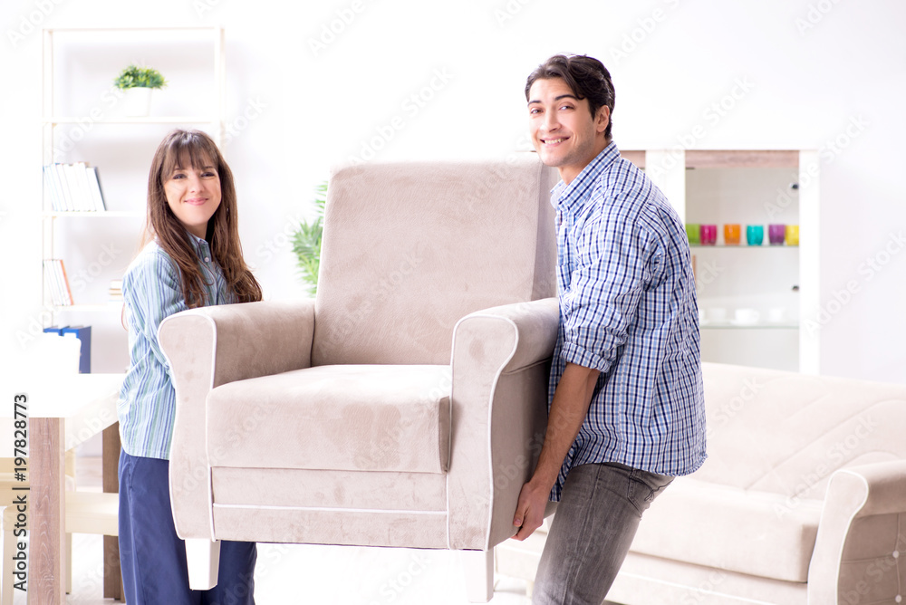 Obraz premium Man moving armchair in the living room