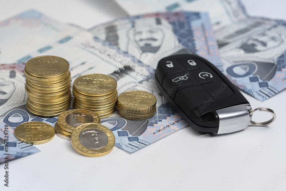 Φωτογραφία Saudi riyal coins and key of car, expresses the car insurance,finance and buying car