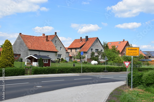 Fototapeta Naklejka Na Ścianę i Meble -  Dorfstraße in Kobbensen,Landkreis Schaumburg