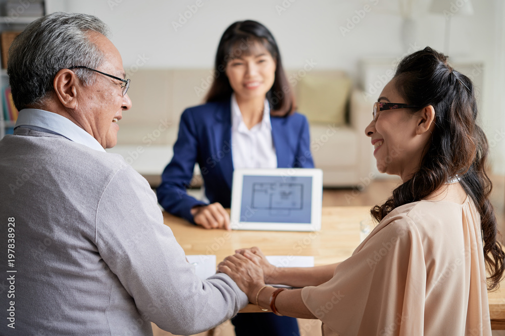 Fototapeta premium Affectionate Couple Choosing New Apartment