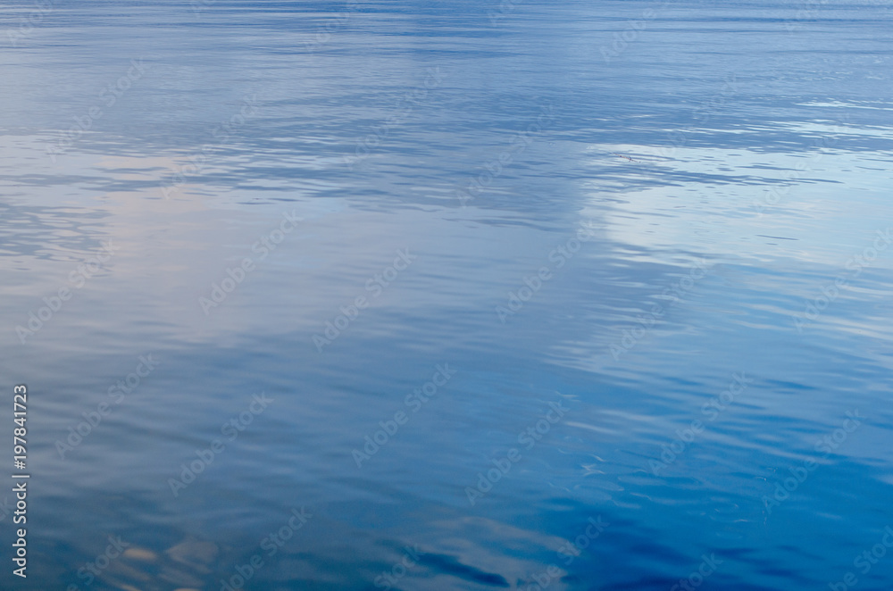 Naklejka premium clouds reflected on the water