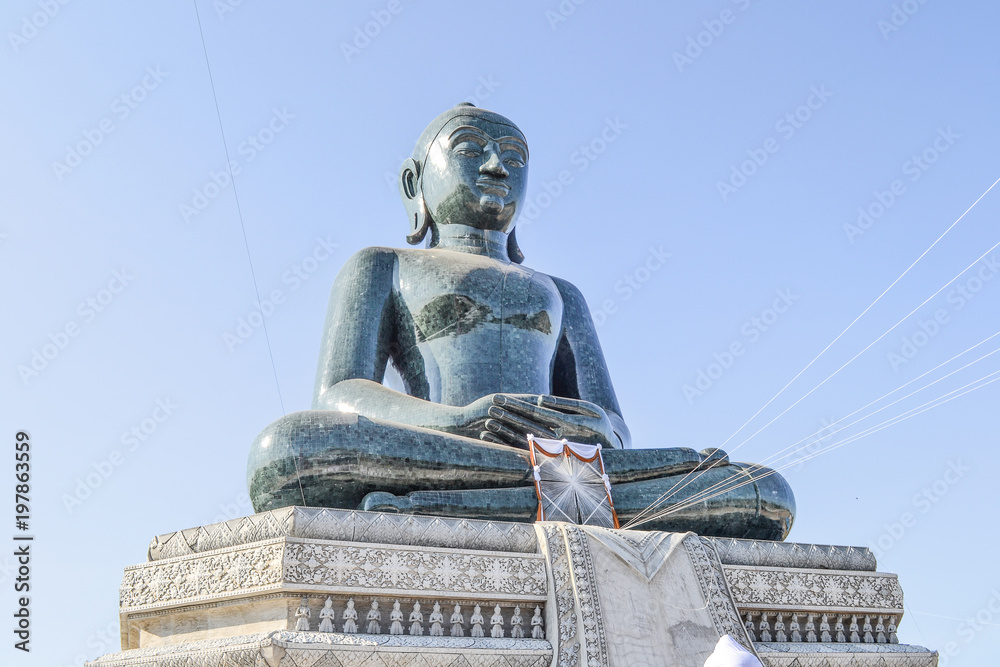 Fototapeta premium Giant the emerald Buddha statue