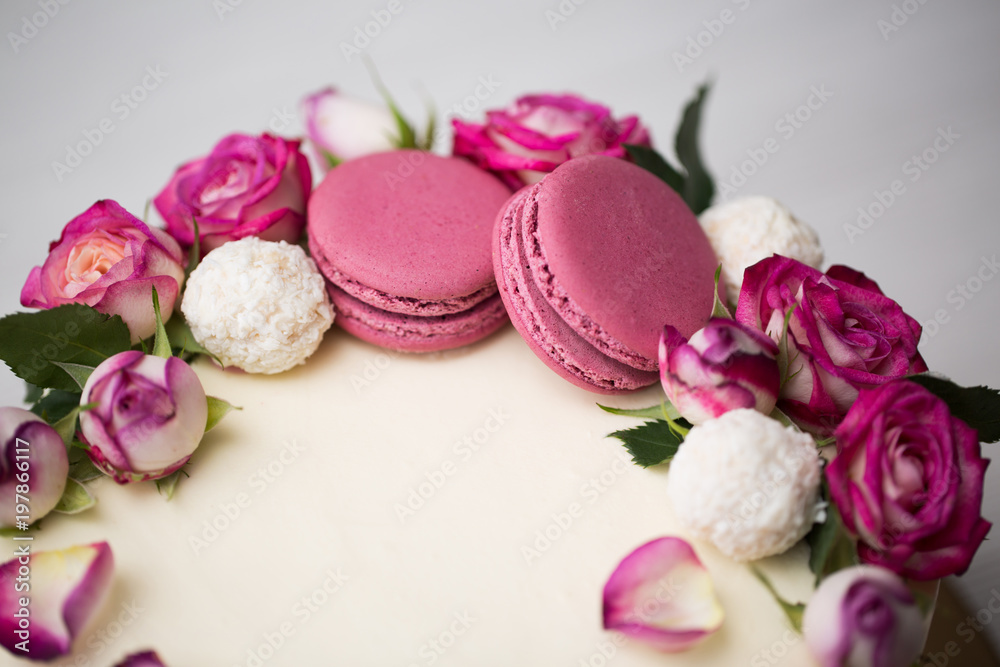 Cake with roses and macaroons Cake with roses and macaroons