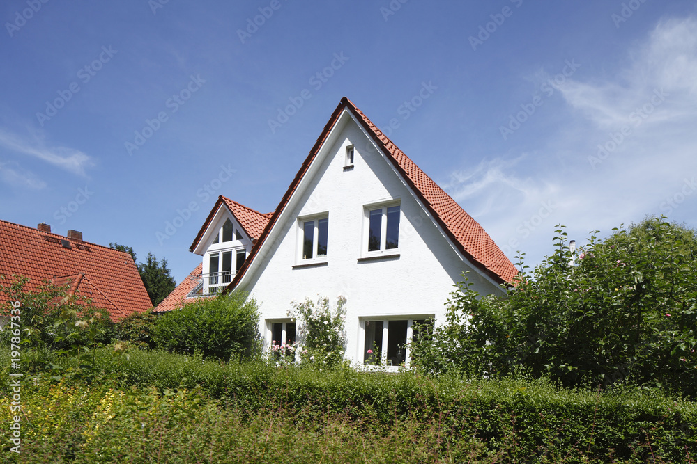 Obraz premium Wohnhaus, Einfamilienhaus, Wohngebäude