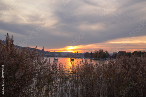 Coucher de soleil sur le lac d Annecy