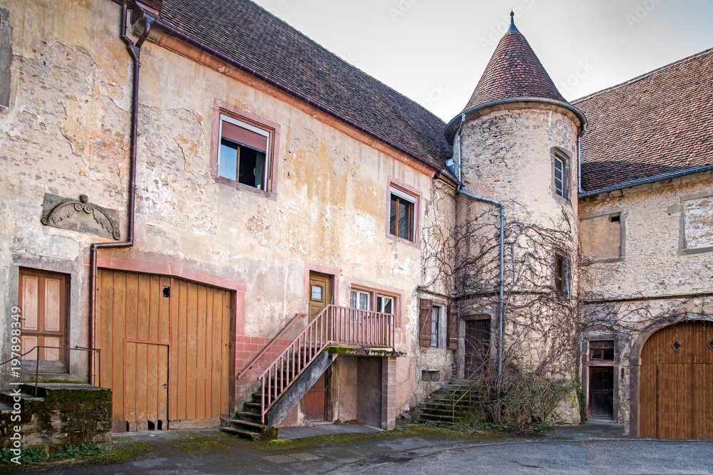 vue arrière du château de Lorentzen en Alsace Bossue