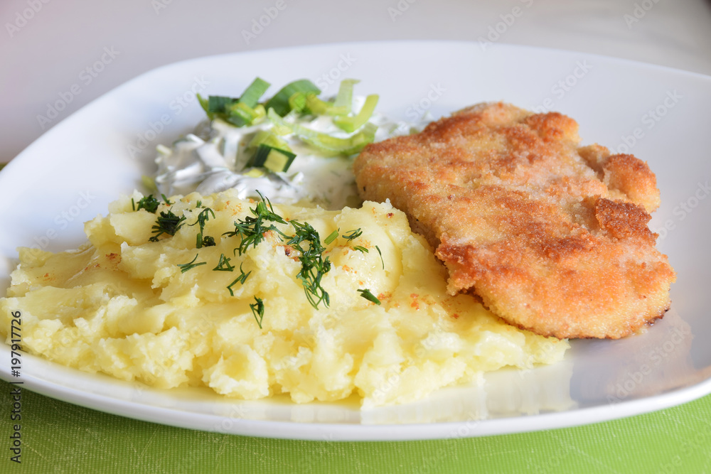 stewed potatoes with butter and milk sprinkled with dill, pork chop in breadcrumbs, leek salad stewed potatoes with butter and milk sprinkled with dill, pork chop in breadcrumbs, leek salad