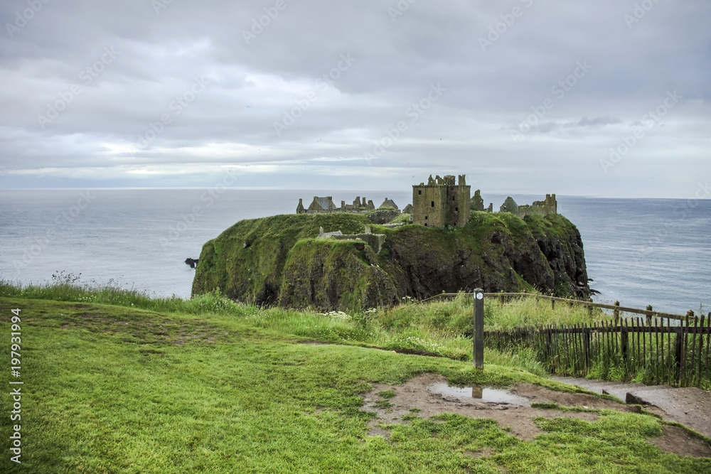 Fototapeta premium Dunnottar Castle, Stonehaven, Aberdeenshire, Scotland, UK. Scotland landscape.