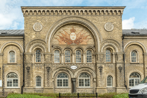 historische hausfassade mit verzierungen schweden