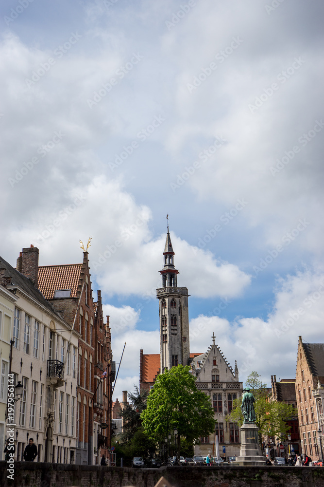 Jan Van Eyck Square En Spiegelrei In Brugge