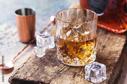 Photo Glass of scotch whiskey