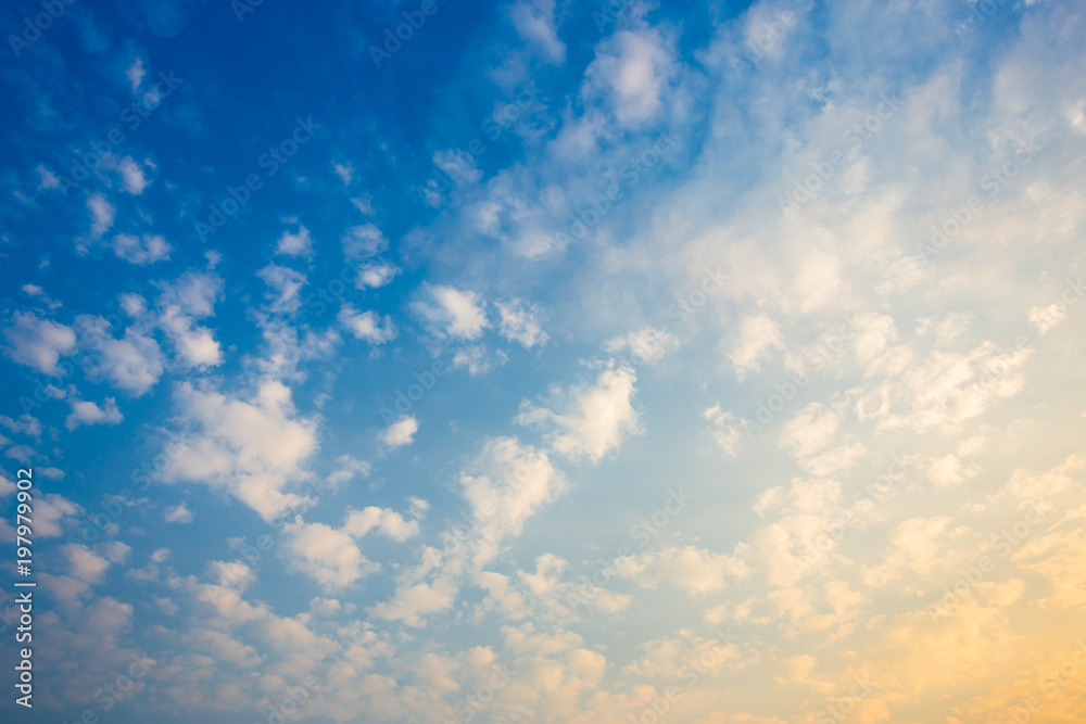 Fototapeta premium Beautiful fluffy clouds with evening sunset background.