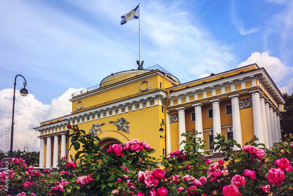 Φωτογραφία The Admiralty building, former headquarters of the Admiralty Board and the Imperial Russian Navy in St
