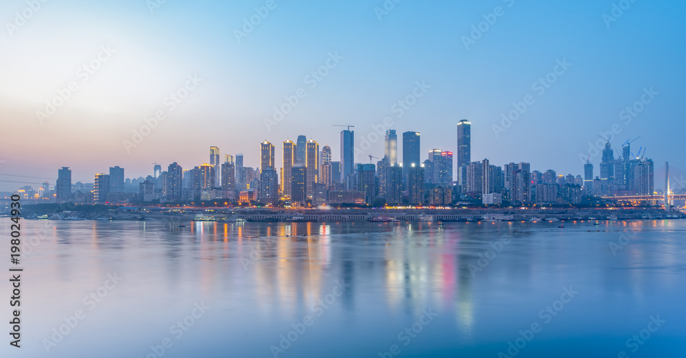 Fototapeta premium Piękna panorama miasta Chongqing w nocy