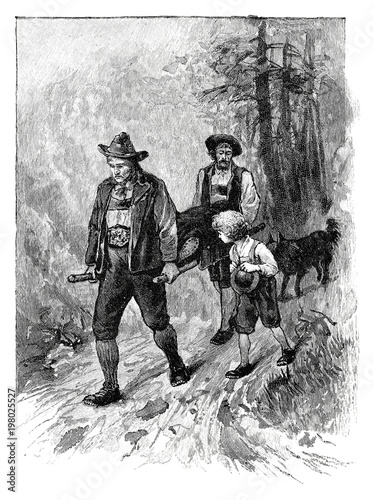Zwei Männer tragen einen verletzten Bergsteiger ins Tal