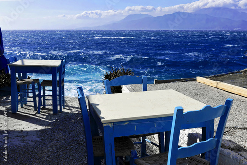 Tische Restaurant, Bucht, Matala, Kreta, Griechenland, Europa ©  Egon Boemsch