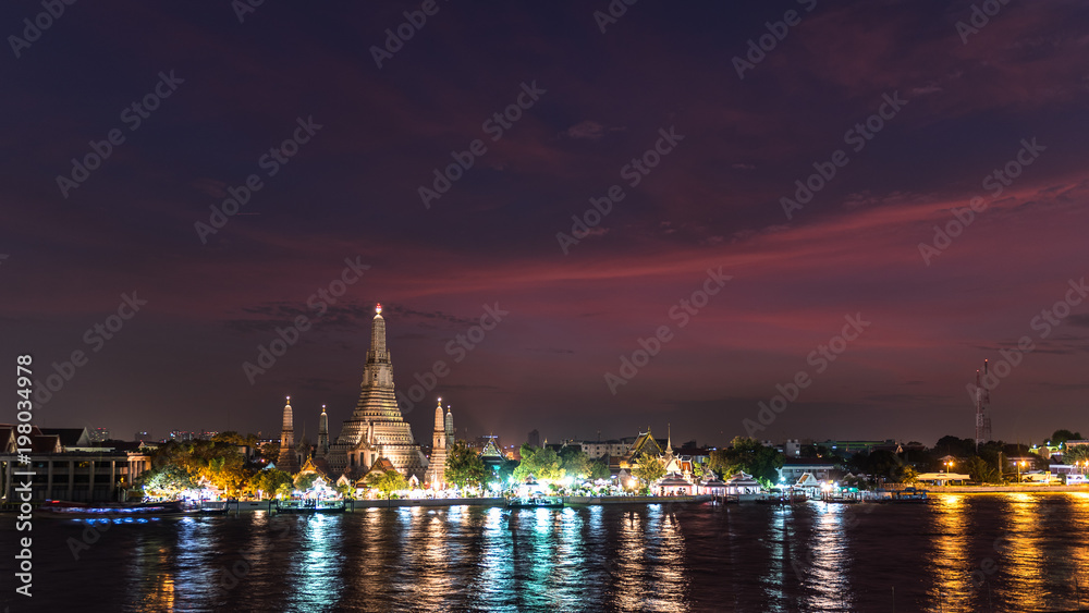 Fototapeta premium Wat Arun in Bangkok
