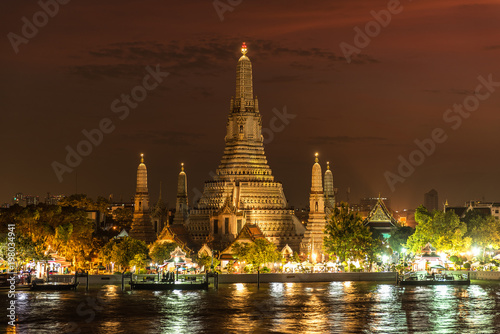 Wat Arun in der Abenddämmerung