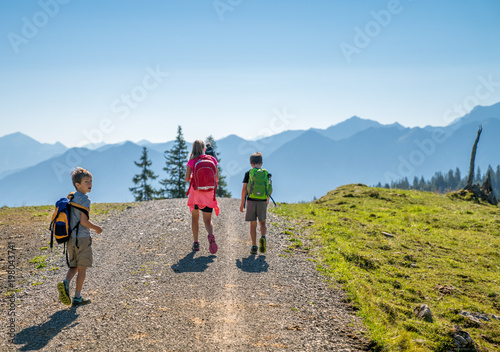 Wandern mit Kindern photo