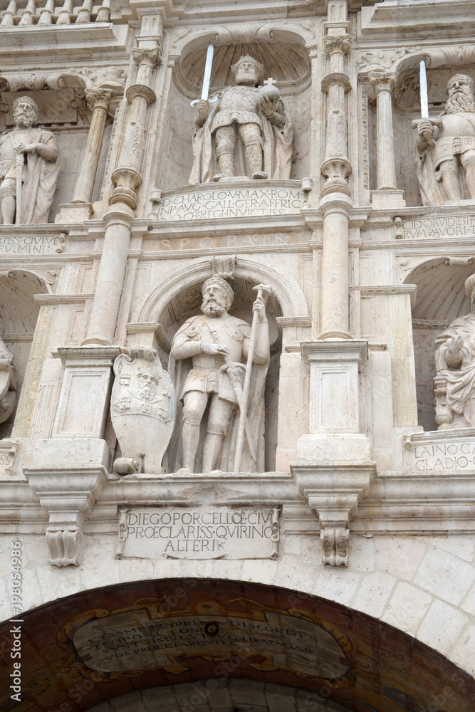 Détail de la porte Sainte-Marie à Burgos 