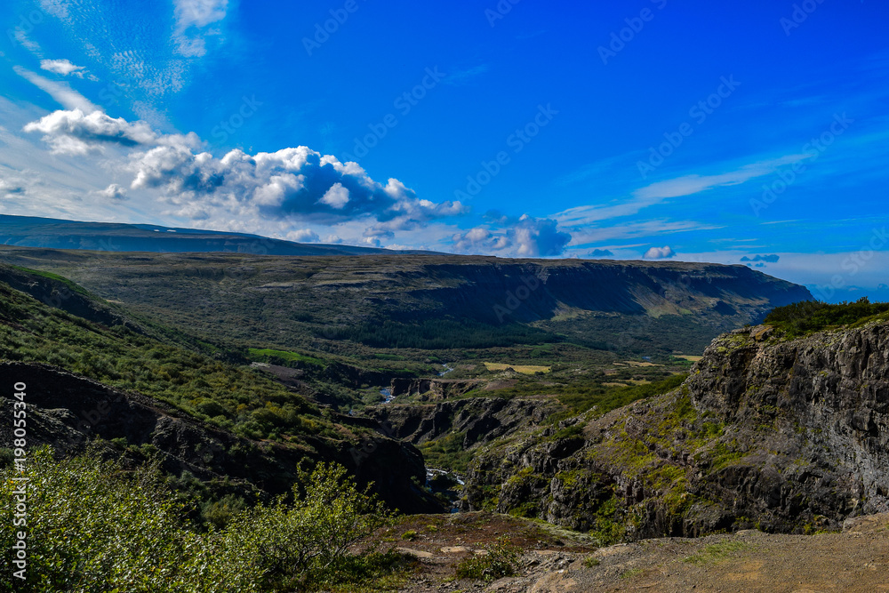 Naklejka premium Mountainous valley view