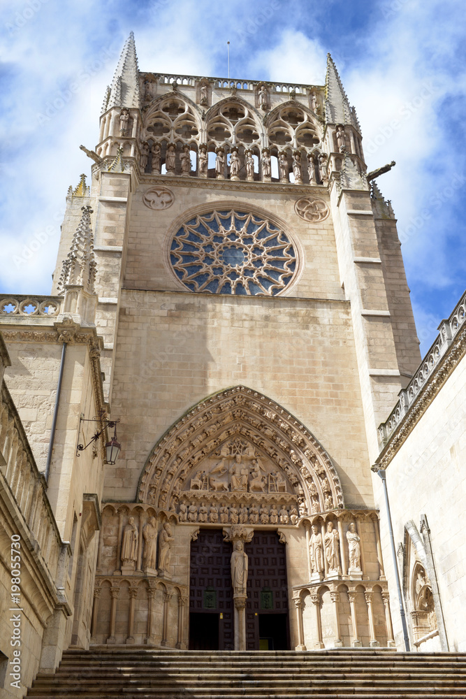 Entrée latérale de la cathédrale Sainte-Marie de Burgos 
