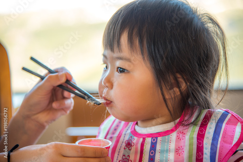 ・ご飯・赤ちゃん・机 photo