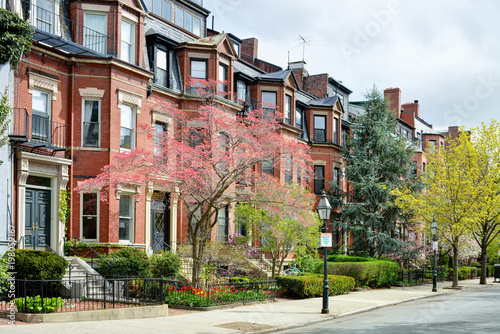 Tableau sur toile Boston Back Bay Apartment Buildings in the Spring