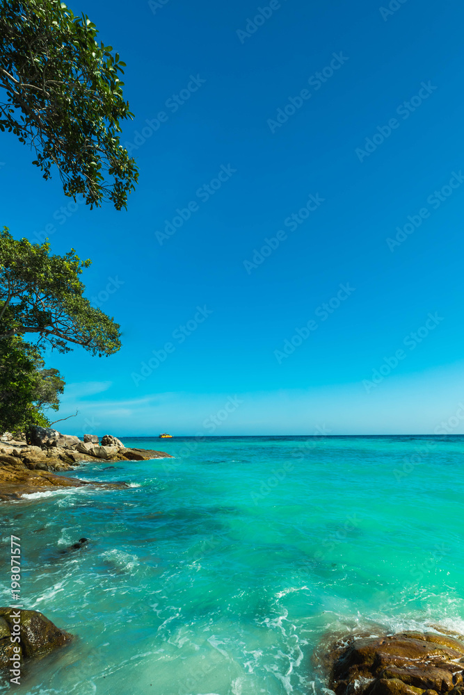 Fototapeta premium Wonderful tropical sea and turquoise water surface, Beautiful blue sea with blue sky at Tachai island, Thailand