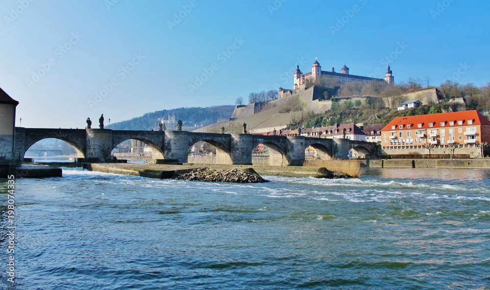 Würzburg mit Alter Mainbrücke und Festung