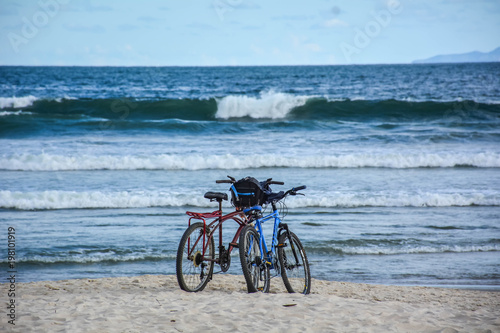 Fototapeta Naklejka Na Ścianę i Meble -  enjoying double. beach, bike, vacation.