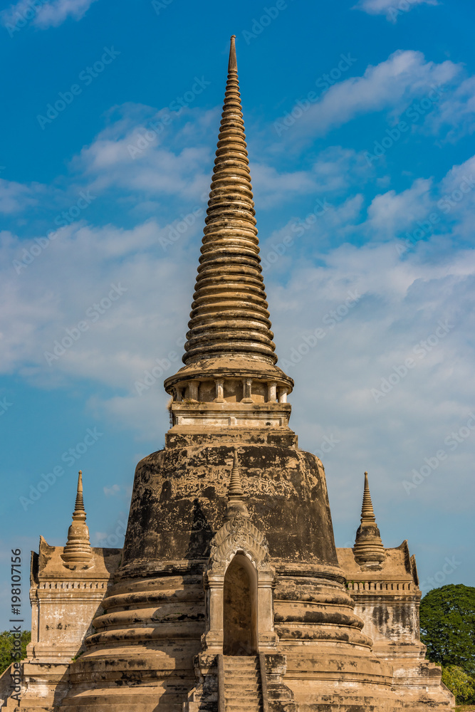 Fototapeta premium Ancient ruins of Wat Phra Si Sanphet temple