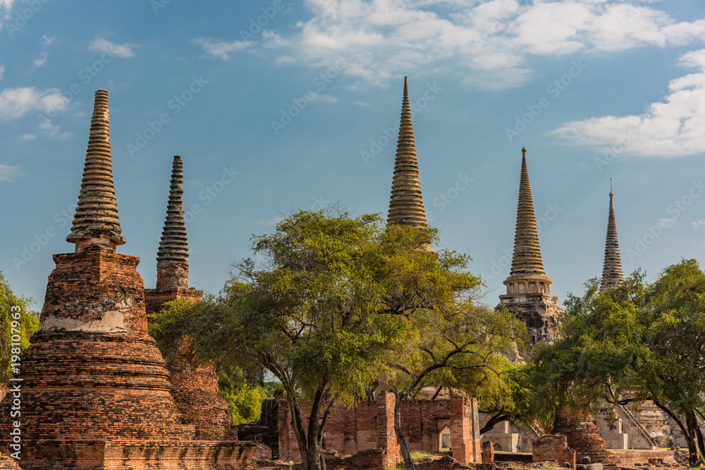 Fototapeta premium Ruins of ancient Wat Phra Si Sanphet temple
