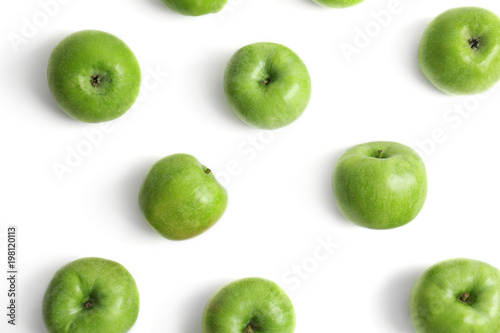 Fototapeta Naklejka Na Ścianę i Meble -  Fresh green apples on white background, top view